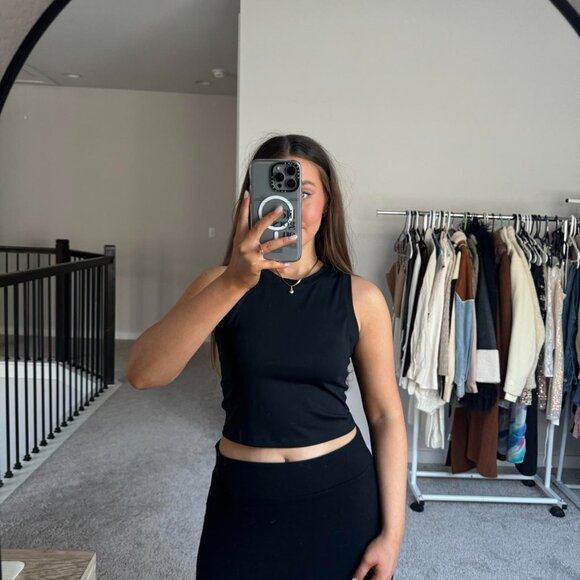 black basic tank🖤 - Picture 2 of 6